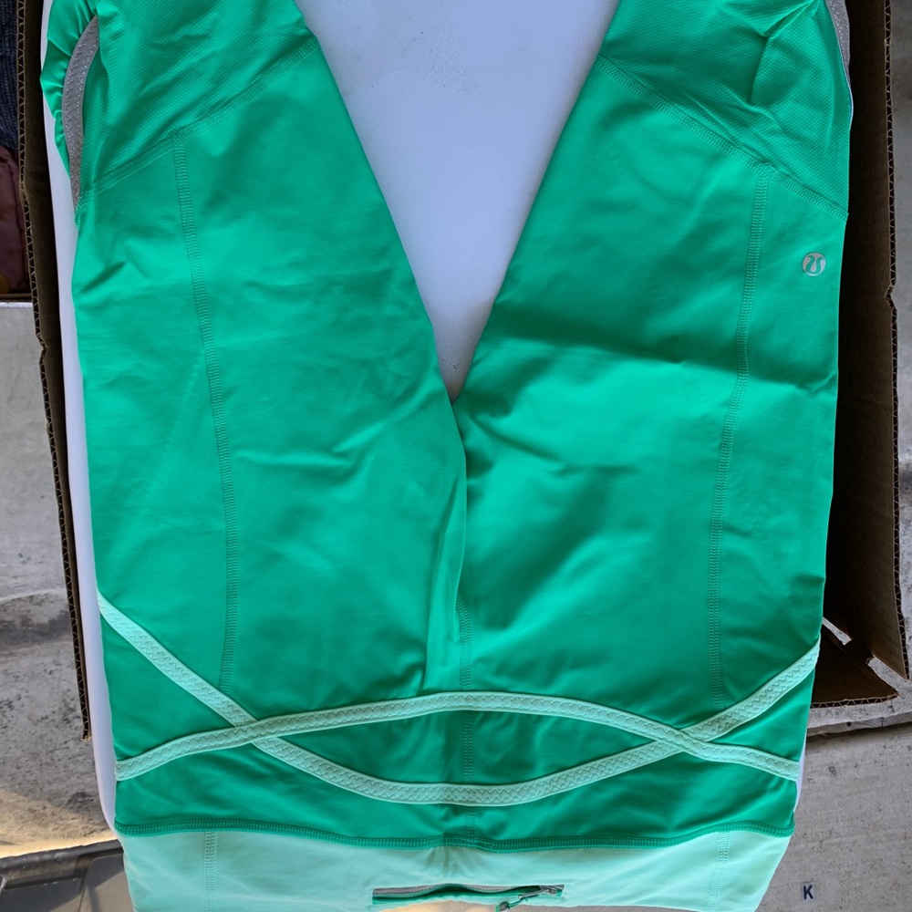 green lululemon crop leggings